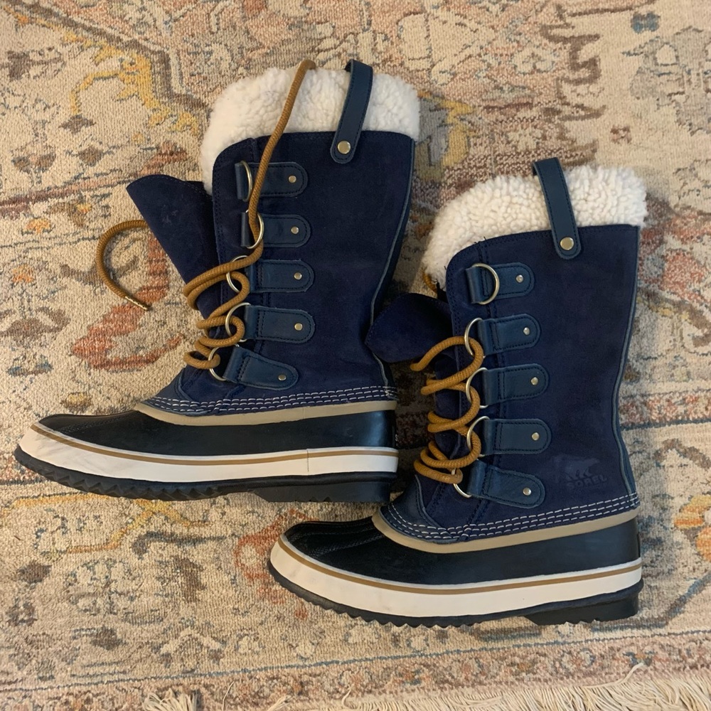Sorel snow boots -Joan of Arctic- online for $219!
